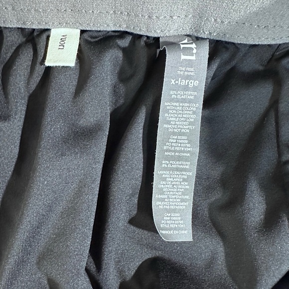 Vuori Men's Trail Shorts in Beryl Stripe [L4] - Picture 11 of 11